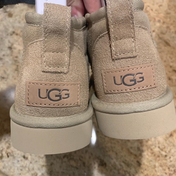 NIB UGG Ultra Mini in Mustard Seed US6 EU37 - Picture 8 of 12